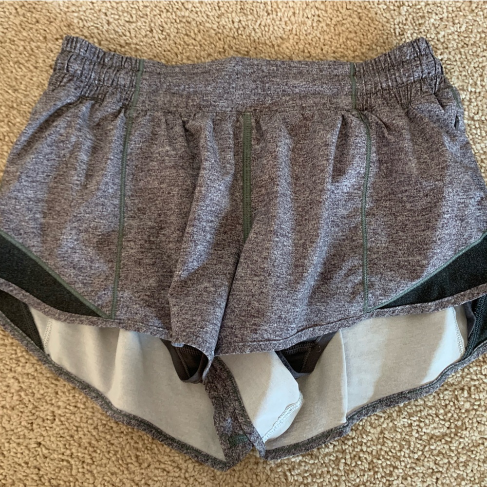 Lululemon Hotty Hot shorts 2.5”